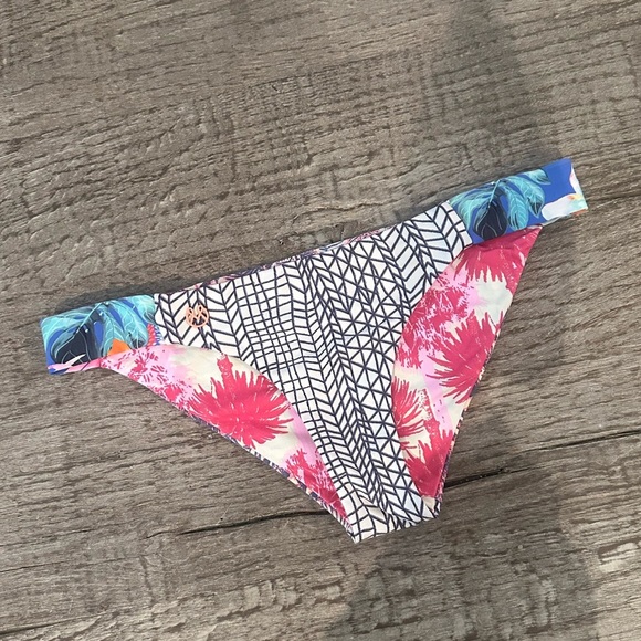 Maaji Reversible Pink Palm Bikini Bottoms. - Picture 3 of 4